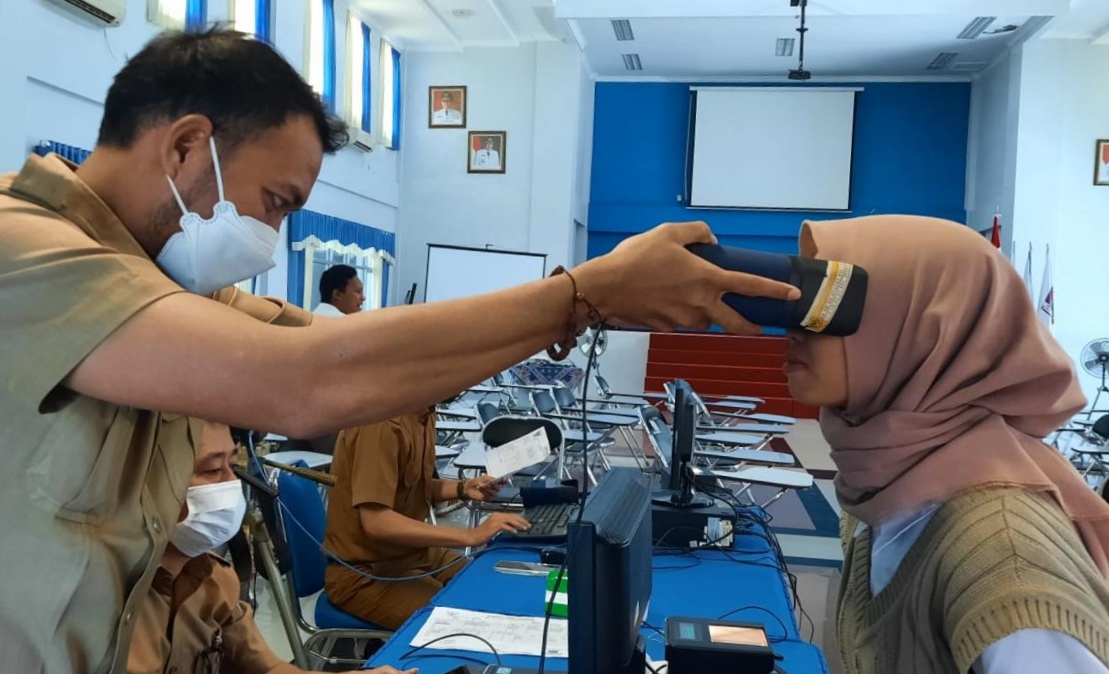 Ratusan Pelajar SMAN 1 Bontang Perekaman KTP Elektronik demi Sukseskan Pemilu 2024