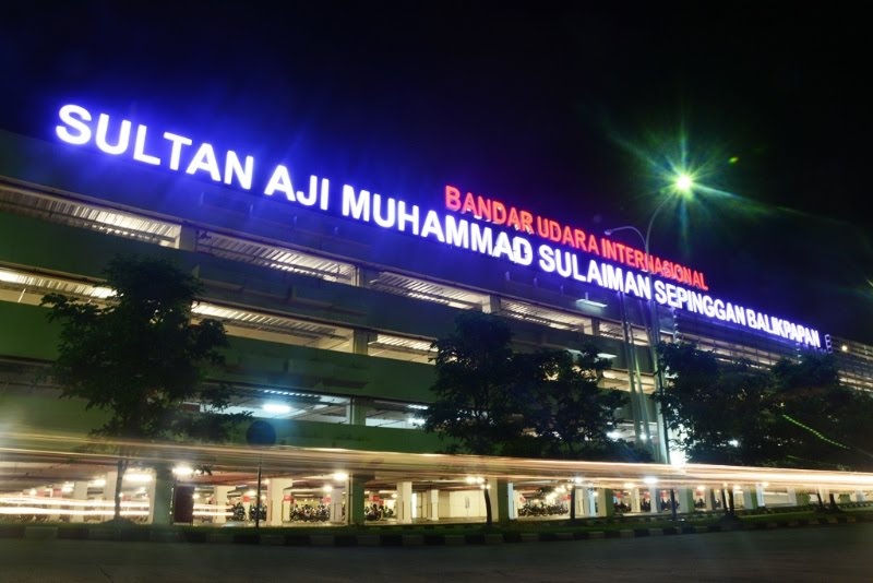 Bandara SAMS Balikpapan saat malam