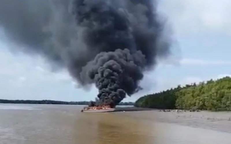 Perahu Motor Cepat Rute Tarakan Terbakar
