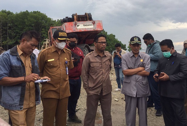 Penumpukan Besi Tua di Tanjung Laut Indah Dikeluhkan, DPRD Bontang Tinjau Lapangan