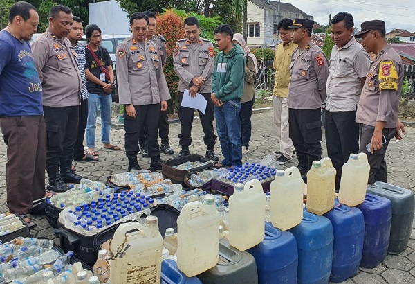 Ratusan Liter Miras Ciu Masuk ke Pelabuhan Lok Tuan, Disuplai dari Labuan Bajo