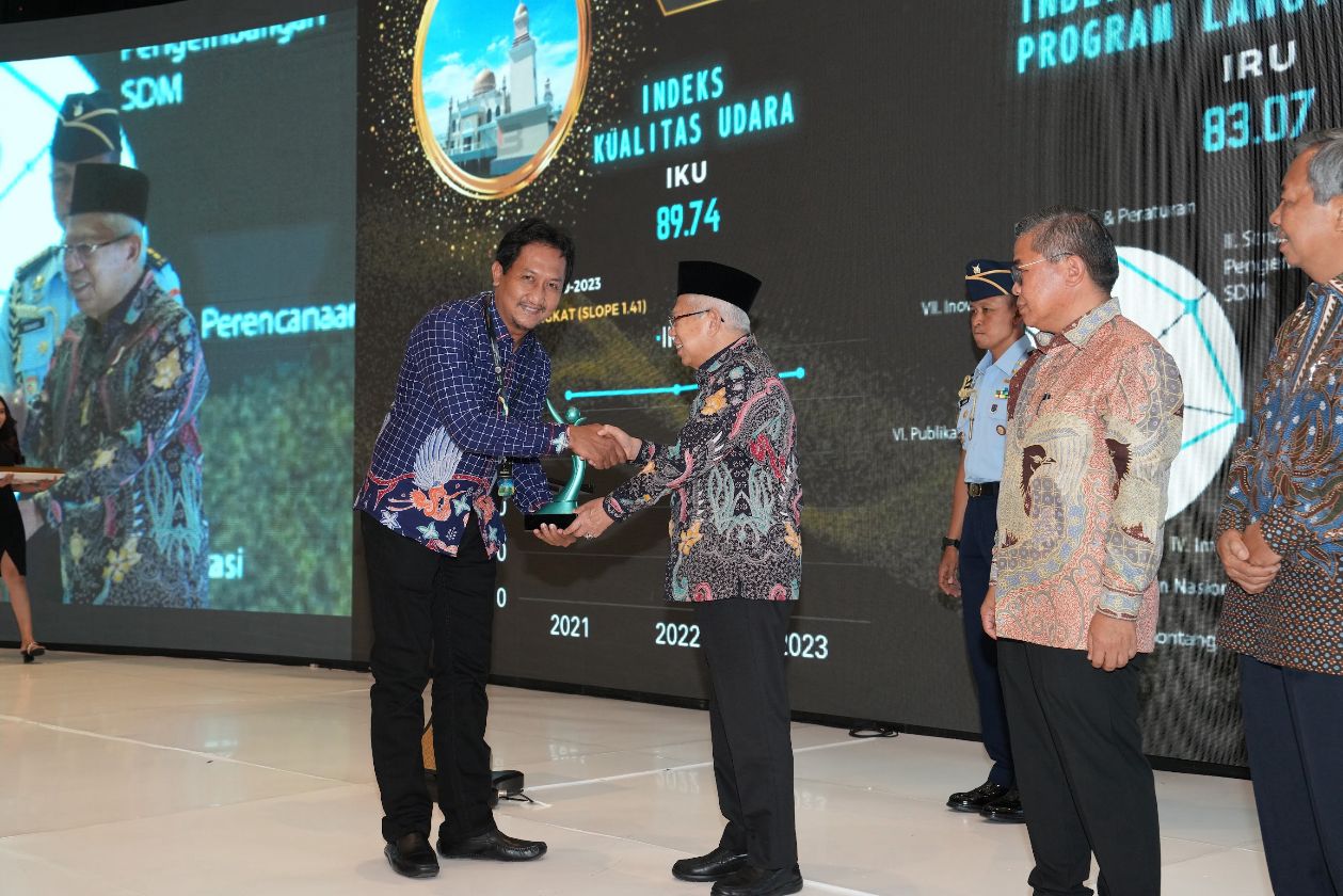 Raih Penghargaan Green Leadership, Heru Triatmojo Dinobatkan Kepala DLH Terbaik se-Indonesia