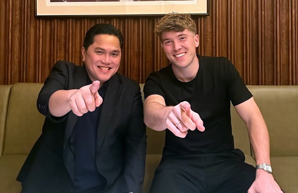 Erick Thohir Unggah Foto bersama Ole Romeny, Kok Enggak Salaman?