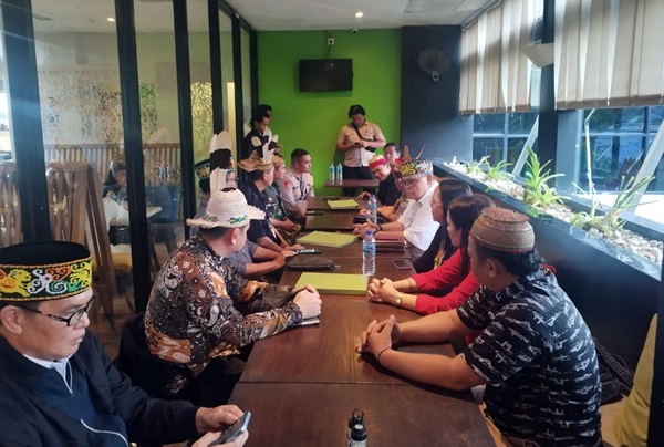 Kapolres Paser dan Dewan Adat Dayak Kaltim Gelar Pertemuan untuk Jaga Keamanan Pascainsiden Kekerasan