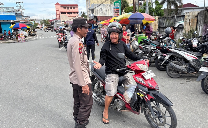 Aman dan Nyaman! Polsek Bontang Selatan Pastikan Keamanan di Pasar Ramadan