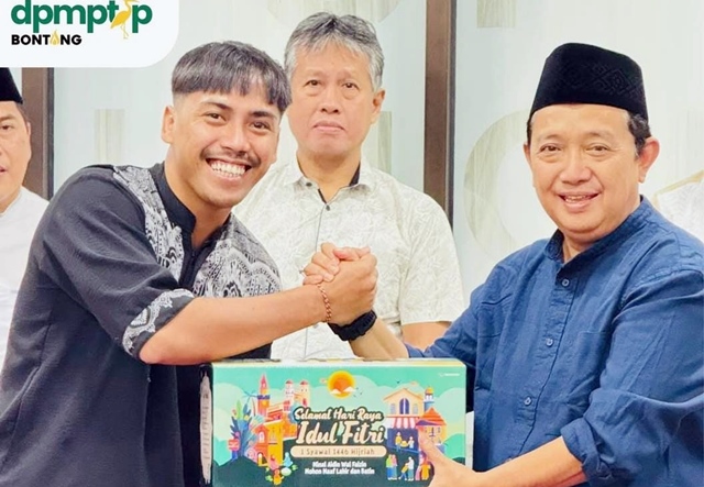 Momentum Ramadan, DPMPTSP Bontang Berbagi Kebahagiaan dengan TKD, Petugas Kebersihan, dan Sekuriti