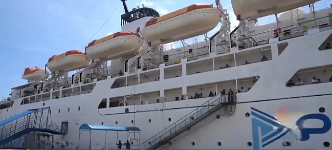 Puncak Arus Mudik di Pelabuhan Semayang Balikpapan, Ribuan Penumpang Padati Kapal ke Surabaya