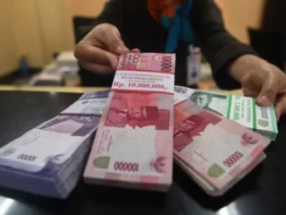 Pemkab Pangkep Siapkan Rp35 Miliar untuk THR ASN, Cair Mulai Kamis BI Siapkan Rp4,8 Triliun Uang Tunai untuk Kebutuhan Natal dan Tahun Baru di Kaltim THR Pensiunan PNS, TNI, dan Polri 2025: Cair Lebih Cepat, Ini Besarannya!