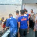 Detik-Detik Polisi Lompat ke Sungai Selamatkan Warga Samarinda
