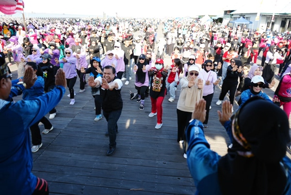 Senam Bugar Ala Bontang, Semangat Sehat Mulai dari Pinggir Laut