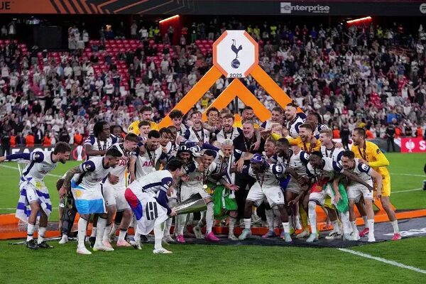 Tottenham Angkat Trofi Liga Europa 2025, MU Gigit Jari