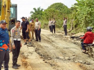 Jalan Nasional Berau-Bulungan Rusak Parah, Warga Terjebak Macet