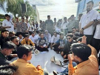 Wagub Kaltim Temui Mahasiswa Demo Damai, Jawab Isu Tambang, CSR hingga Pendidikan Gratis