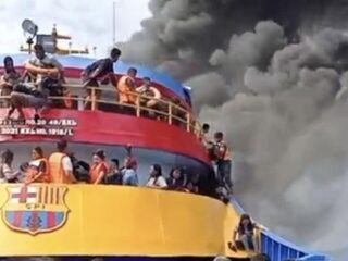 Detik-Detik KM Barcelona Terbakar, 3 Penumpang Meninggal