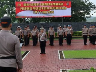 Momen Haru Kenaikan Pangkat 32 Anggota Polres Kukar