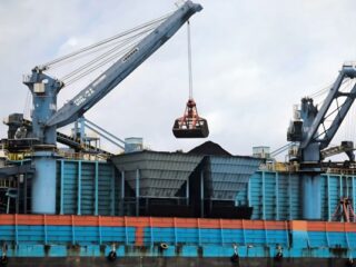 DLH Kaltim: Debu Batu Bara dan Tumpahan STS Ancam Ekosistem Laut