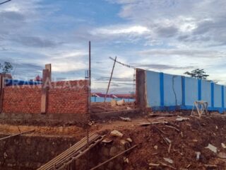 Belum Rampung, Dinding Kolam Renang Rp9 Miliar di SMKN 2 Sangatta Malah Roboh