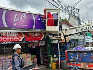 Tiga Hari Operasi, Ratusan Reklame Rokok di Bontang Diturunkan