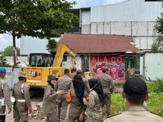Lapak di Eks Bandara Temindung Samarinda Dibongkar