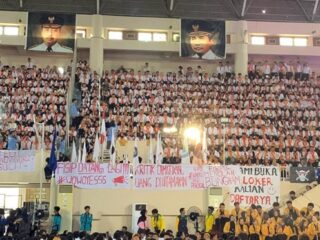 Musabab Ratusan Maba Unmul Samarinda Kompak Balik Badan saat Wagub Kaltim Berpidato