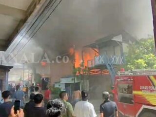 Kebakaran Hanguskan 12 Rumah di Bontang, Api Cepat Meluas di Permukiman Padat